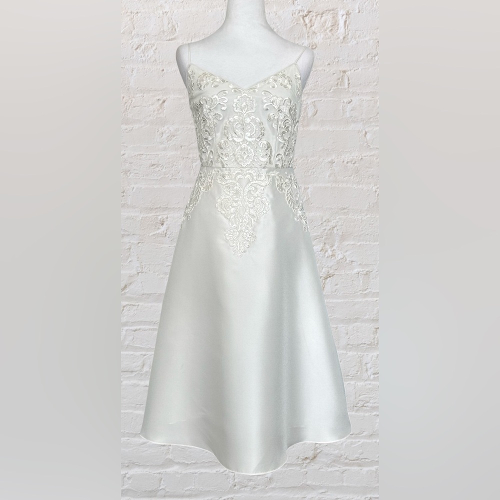 Adrianna Papell White Tea Length Wedding Gown lace applique Bodice Sz (4) 8